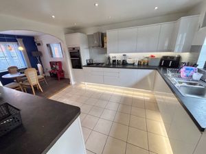 Kitchen- click for photo gallery